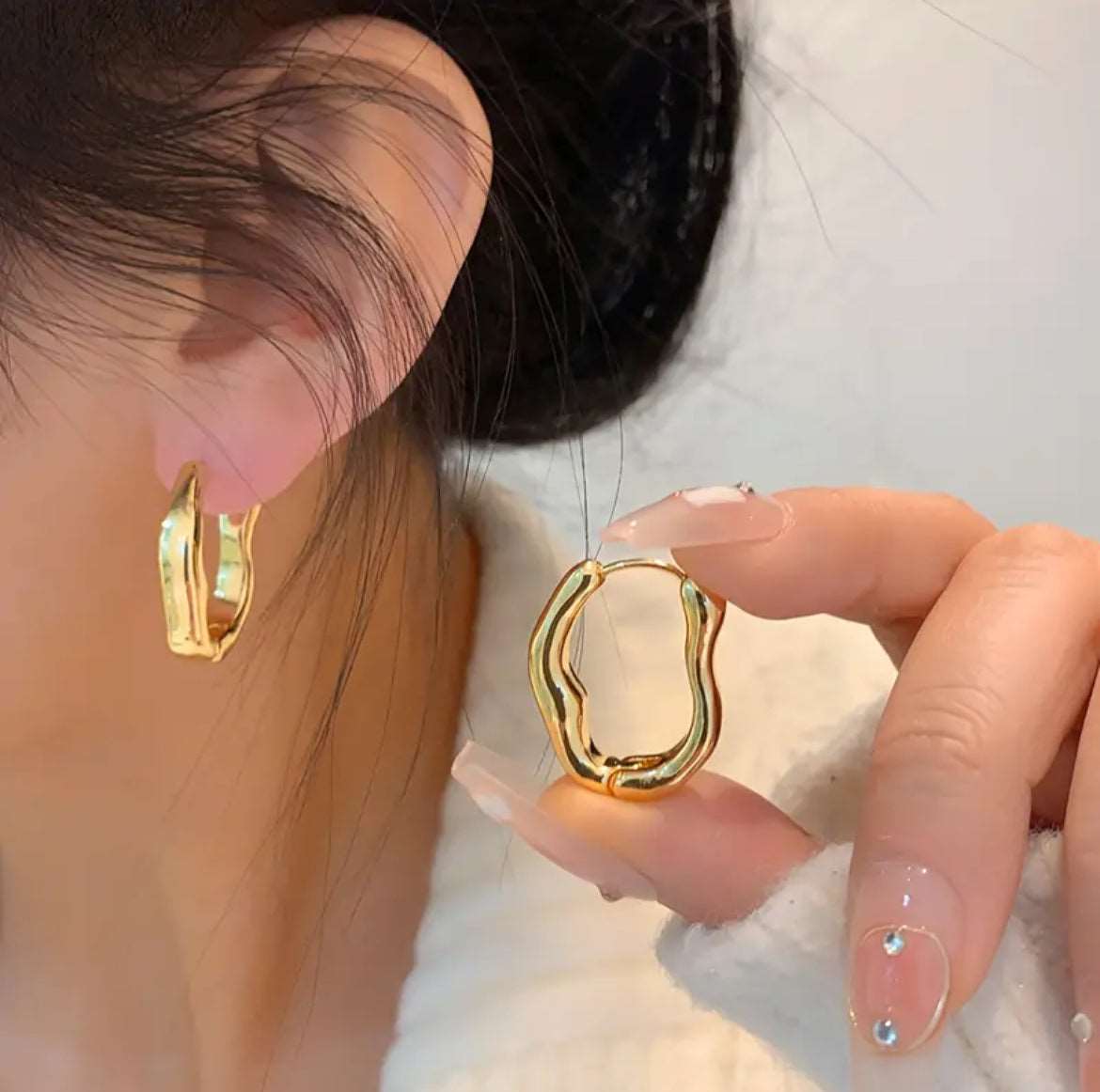 Geometric Wavy Hoop Earrings