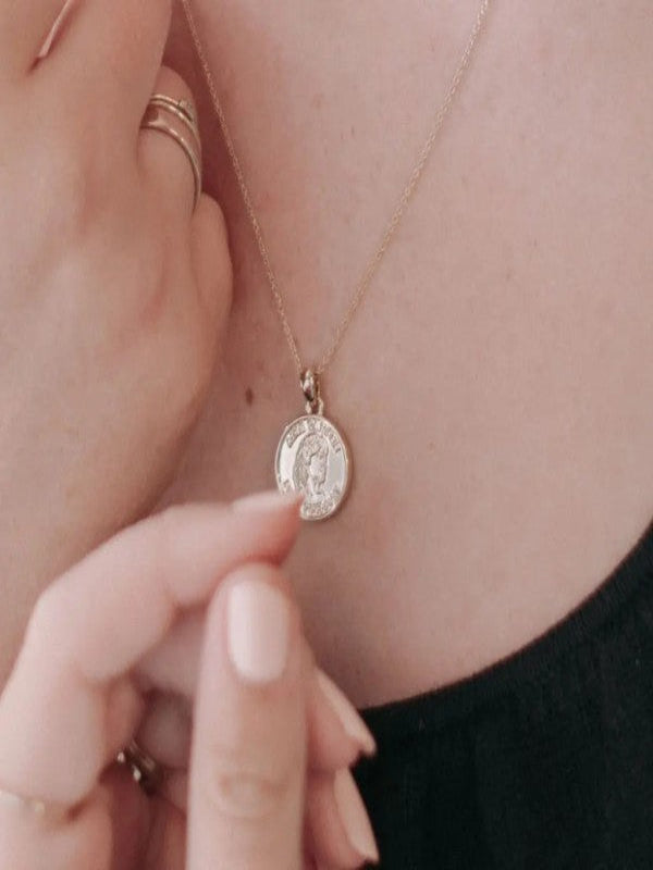 Dainty gold Lady Gisela necklace for layering and everyday wear